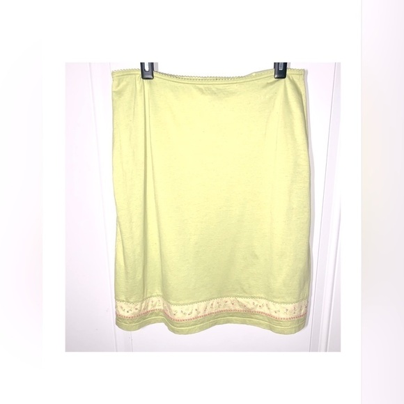 Express Stretchy Lime Green Skirt with Pink floral print Size Large - Picture 2 of 7